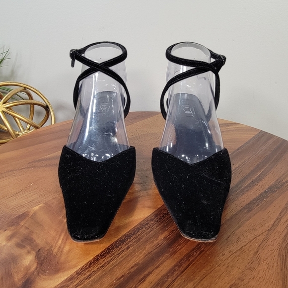 Ann Taylor Loft Black Heels Women's Size 7 Wrap Around Ankle Strap Kitten Heel - Picture 4 of 13